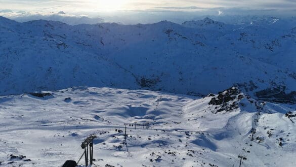 dji_fly_20260119_163358_0041_1768840908073_photo Que faire à Val Thorens en hiver - Vue drone