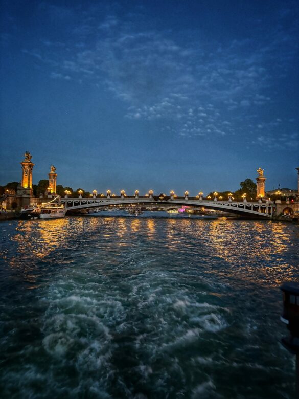 Snapseed(9)-2 Que faire à Paris en couple ou entre amis : Balade en bateau
