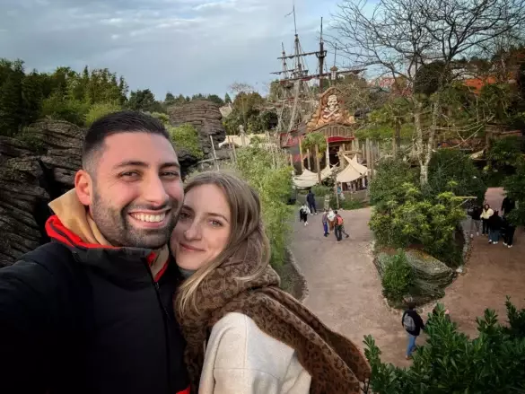 disneyland-paris-adventureland-bateau-pirate-couple-1600 Disneyland Paris à noël - Comparatif