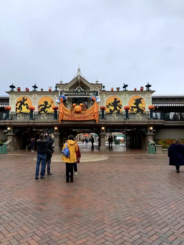 disneyland-paris-halloween-entree-parc-1600 Disneyland Paris - Comparatif