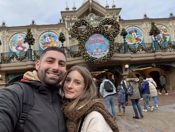 disneyland-paris-noel-entree-happy-holidays-1600 Disneyland Paris à noël - Comparatif