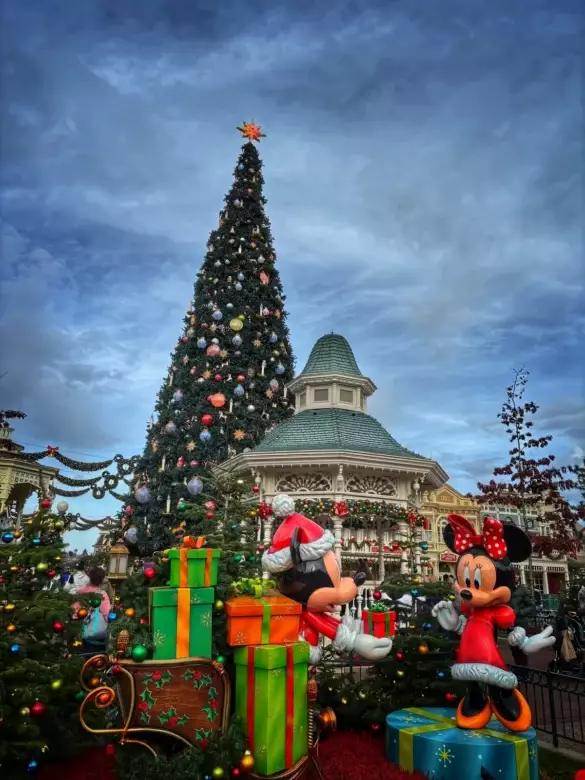 disneyland-paris-noel-sapin-main-street-1600 Disneyland Paris à noël - Comparatif