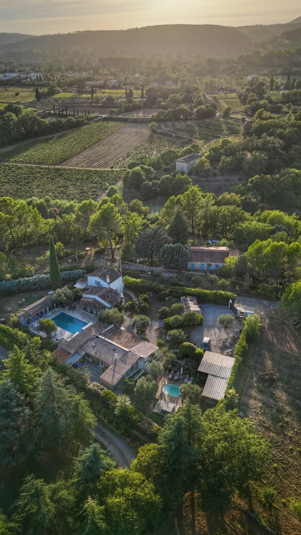 dji_fly_20260828_191320_0211_1787948476156_photo_SnapseedCopy La Bastide du Mûrier à Cotignac